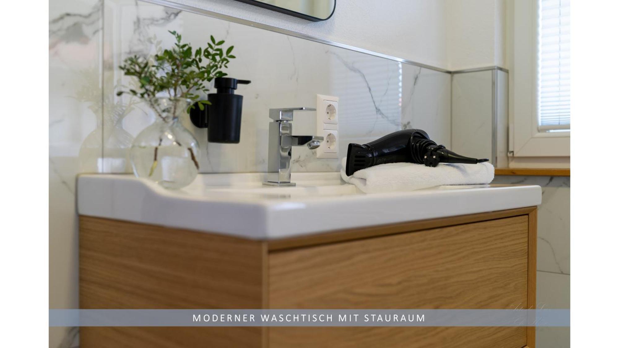 Apartment Leinetal - Bester Schlafkomfort In Hochwertiger Hotelbettwaesche, 3 Zimmer - Grosse Kueche, Duschbad & Parkplatz Northeim Kültér fotó